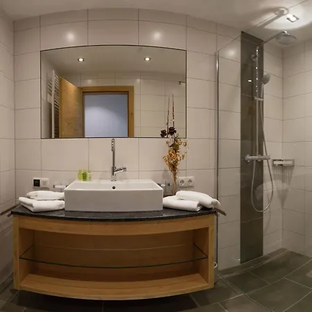 Appartement In Near Lifts, Cleaning Included Mayrhofen